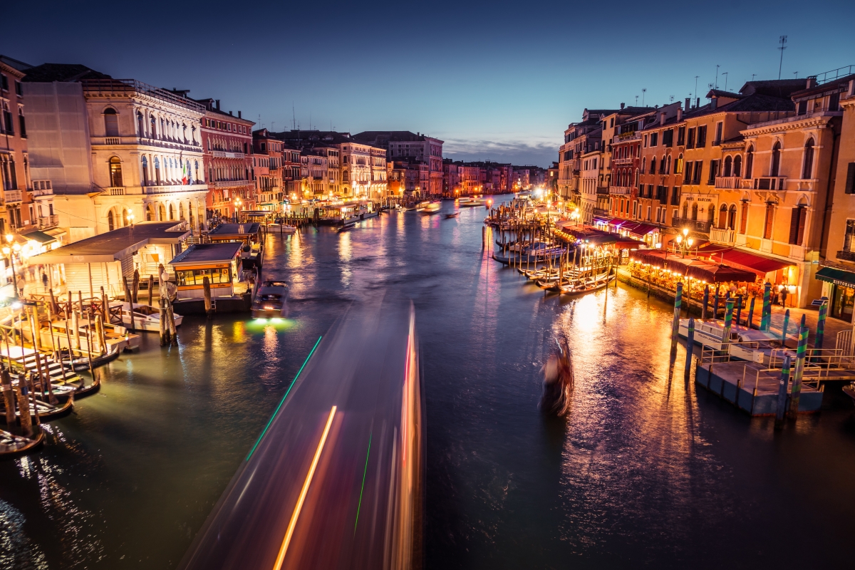 威尼斯大运河夜景高清图片