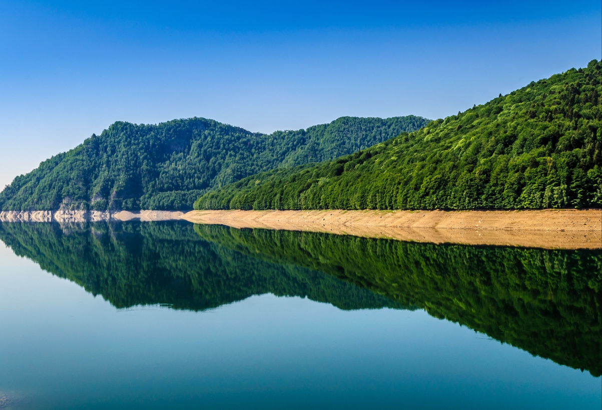 弗格拉什山脉 湖 倒影 蓝天 风景图片 罗马尼亚